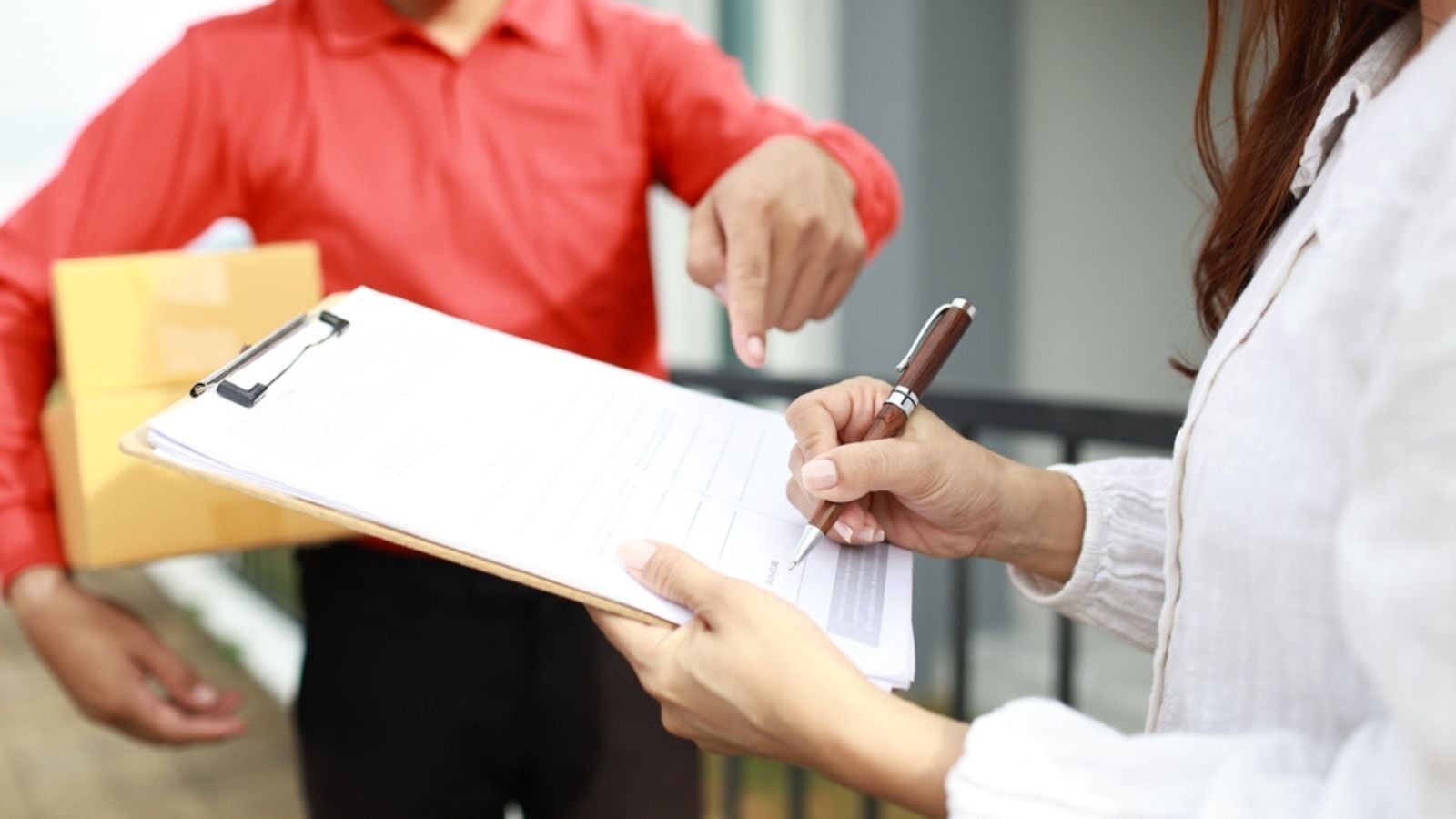 dtc order fulfillment delivery confirmation process.